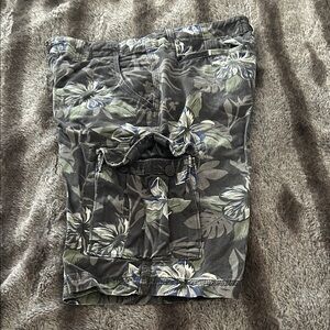 Urban Pipeline Floral Cargo Shorts - Gray and Blue